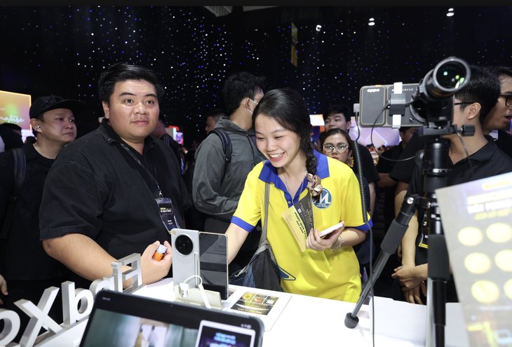 Hàng nghìn bạn trẻ rủ nhau đi trải nghiệm AI, chơi e-sport tại ngày hội TechWorld - Ảnh 1. Rủ nhau đi trải nghiệm AI, chơi e-sport tại ngày hội TechWorld - Ảnh 1.
