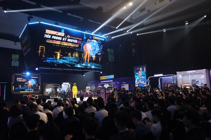 Hàng nghìn bạn trẻ rủ nhau đi trải nghiệm AI, chơi e-sport tại ngày hội TechWorld - Ảnh 2. Rủ nhau đi trải nghiệm AI, chơi e-sport tại ngày hội TechWorld - Ảnh 2.
