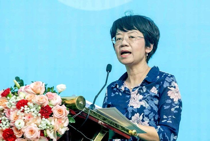 Hồ Tây đang chịu nhiều áp lực từ đô thị hóa - Ảnh 1.