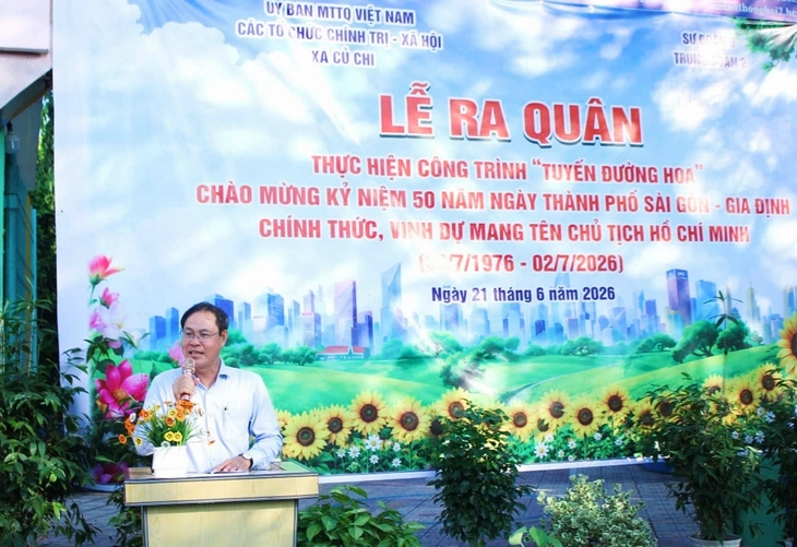Củ Chi ra quân trồng 400 cây xanh, hưởng ứng phong trào 'Thành phố muôn sắc hoa'  - Ảnh 2.