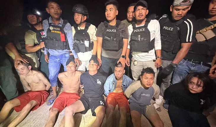 Người phụ nữ Việt 'đưa súng giúp chồng tẩu thoát giữa sân tòa Campuchia' lĩnh án 8 năm tù - Ảnh 1. Người phụ nữ Việt 'đưa súng giúp chồng tẩu thoát giữa sân tòa Campuchia' lĩnh án 8 năm tù - Ảnh 1.