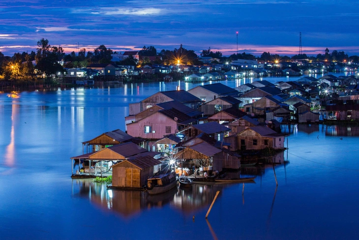 Sau hơn 20 năm cầm máy, nhà giáo Hồ Vũ mở triển lãm ảnh đầu tay - Ảnh 2. Sau hơn 20 năm cầm máy, nhà giáo Hồ Vũ mở triển lãm ảnh đầu tay - Ảnh 2.