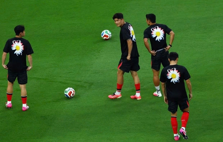 G-DRAGON biến áo đấu tuyển Hàn Quốc thành thời trang đường phố ở World Cup - Ảnh 3.