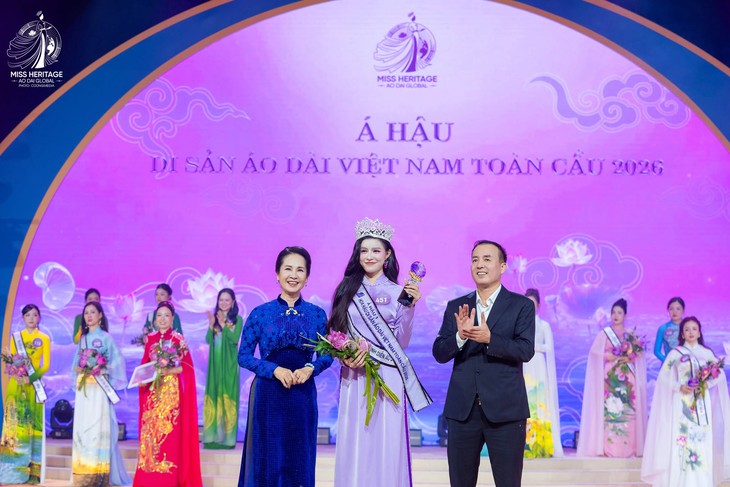 Cựu nữ sinh chuyên Amsterdam đăng quang Hoa hậu Di sản Áo dài Việt Nam toàn cầu - Ảnh 4. Cựu nữ sinh chuyên Amsterdam đăng quang Hoa hậu Di sản Áo dài Việt Nam toàn cầu - Ảnh 4.