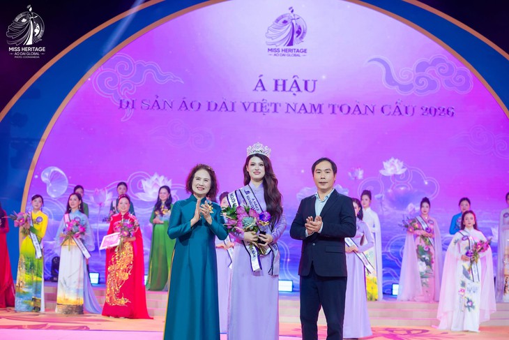 Cựu nữ sinh chuyên Amsterdam đăng quang Hoa hậu Di sản Áo dài Việt Nam toàn cầu - Ảnh 5. Cựu nữ sinh chuyên Amsterdam đăng quang Hoa hậu Di sản Áo dài Việt Nam toàn cầu - Ảnh 5.