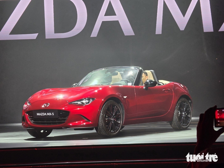 Mazda MX-5 giá 1,339 tỉ đồng cho dân chơi Việt, có chi tiết như Porsche 911 Targa - Ảnh 3.