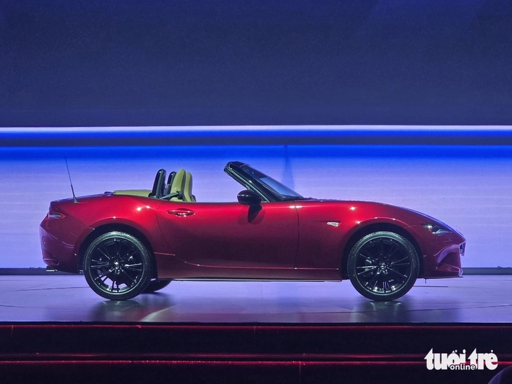 Mazda MX-5 giá 1,339 tỉ đồng cho dân chơi Việt, có chi tiết như Porsche 911 Targa - Ảnh 4.