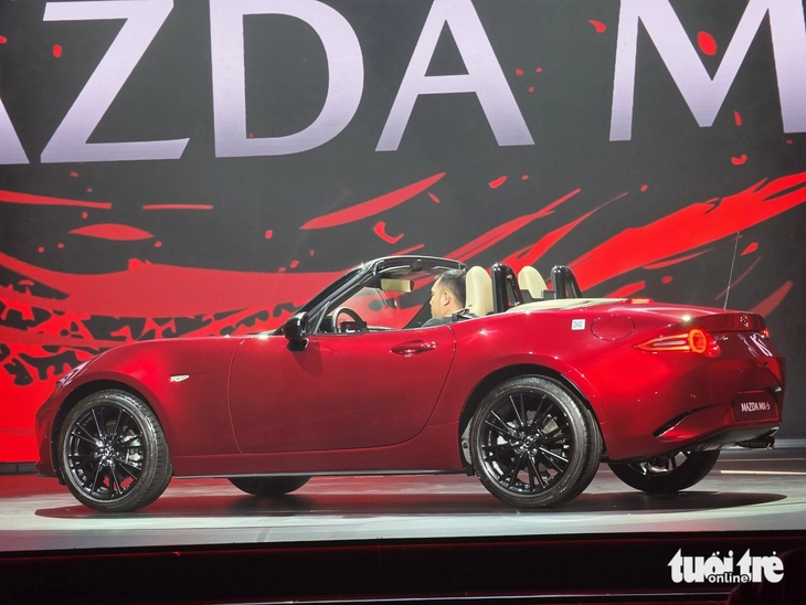 Mazda MX-5 giá 1,339 tỉ đồng cho dân chơi Việt, có chi tiết như Porsche 911 Targa - Ảnh 5.