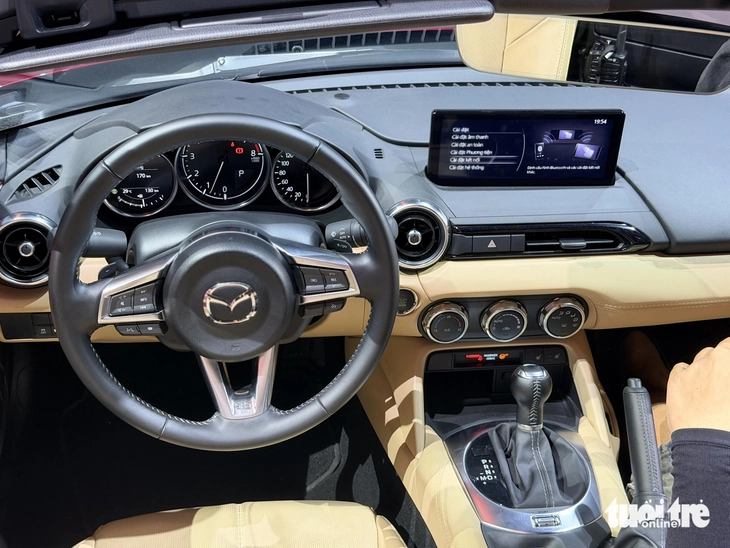 Mazda MX-5 giá 1,339 tỉ đồng cho dân chơi Việt, có chi tiết như Porsche 911 Targa - Ảnh 6.