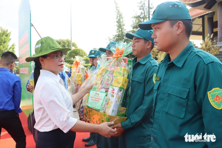 Chiến dịch 'Hành quân xanh' lan tỏa 20 năm dấu chân tình nguyện, vì nhân dân phục vụ - Ảnh 3.