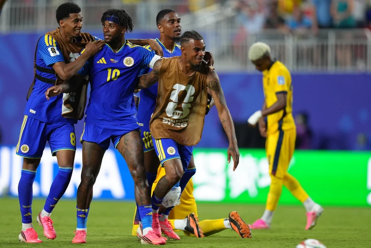 Cầm hòa Ecuador, Curacao có được điểm đầu tiên ở World Cup - Ảnh 1.