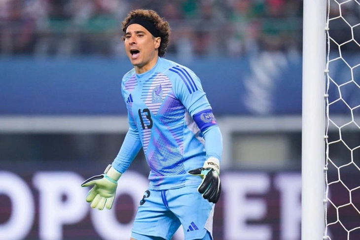 Ochoa dự 6 World Cup nhưng không được huy hiệu Legacy như Messi - Ảnh 1.
