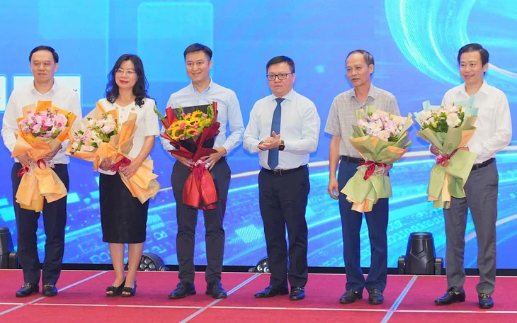 Từ 1-7, sử dụng AI có khả năng gây nhầm lẫn về tính xác thực, báo chí phải gắn nhãn thông báo  - Ảnh 5.