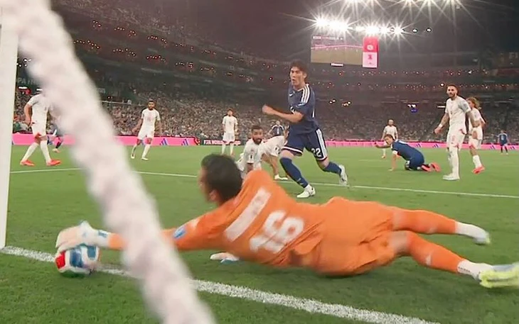 Người hùng World Cup của Nhật Bản từng phải đi bán gà rán - Ảnh 2.