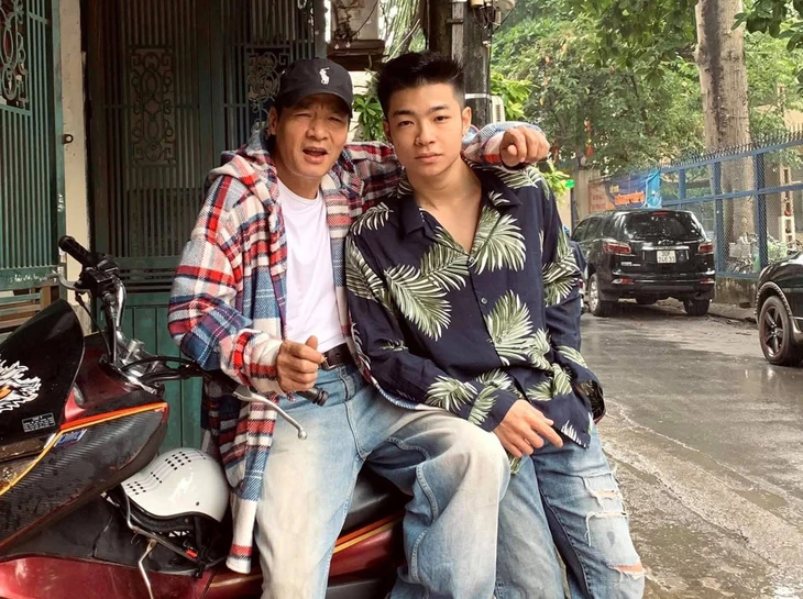 Cha và con cùng trong showbiz: Hoàng Mập mở hãng phim cho con đóng, Võ Hoài Nam làm thơ ủng hộ - Ảnh 1.