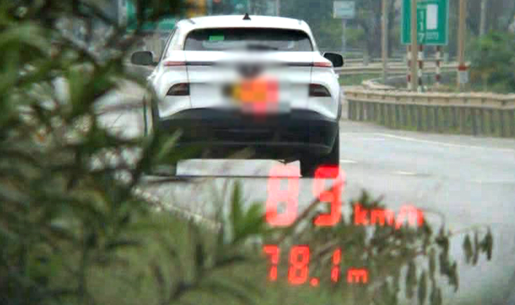 Camera AI liên tiếp truy vết hành trình ô tô lắp biển số giả, tài xế bị phát hiện sau 3 tháng - Ảnh 1.