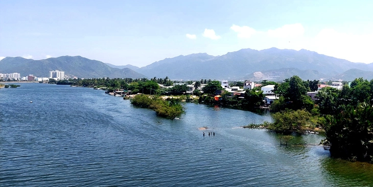 Dân bị thu hồi đất ở Nam Nha Trang kiến nghị tái định cư tại chỗ - Ảnh 1.