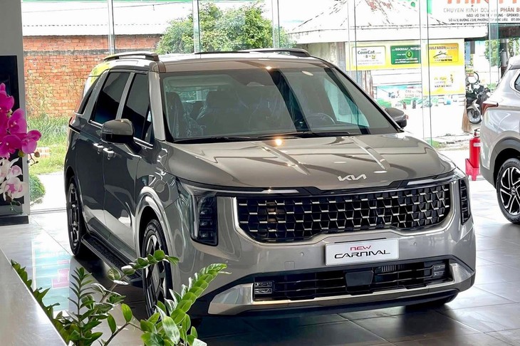 Tin tức giá xe: Kia Carnival giảm giá tới 150 triệu ở đại lý - Ảnh 2.