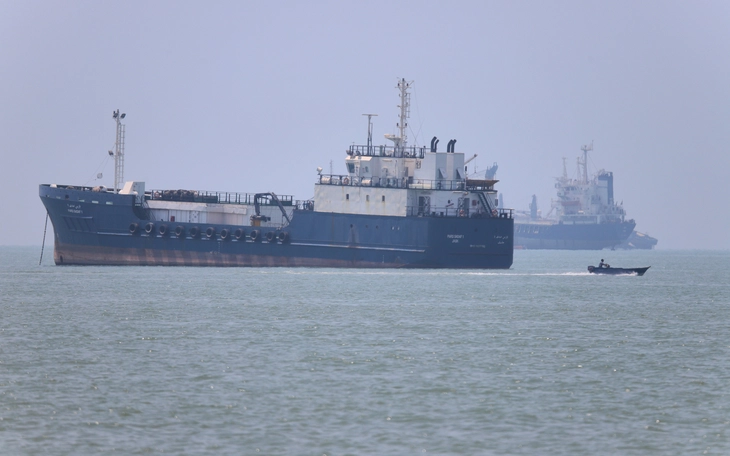 Lượng tàu qua eo Hormuz tăng mạnh nhất sau gần 4 tháng - Ảnh 3.