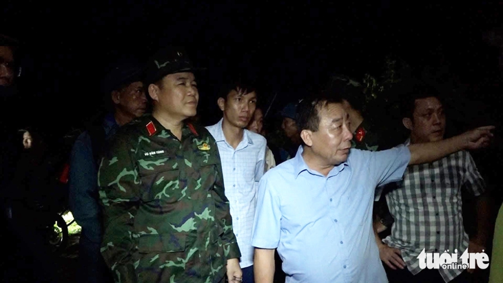 Hàng ngàn người xuyên đêm chữa cháy rừng ở Nghệ An - Ảnh 2.