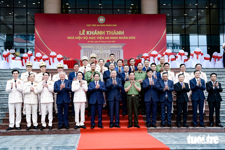 Tổng Bí thư, Chủ tịch nước Tô Lâm và nhiều Ủy viên Bộ Chính trị dự kỷ niệm 80 năm thành lập trường đào tạo công an đầu tiên - Ảnh 8.