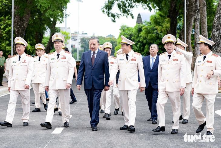 Tổng Bí thư, Chủ tịch nước Tô Lâm và nhiều Ủy viên Bộ Chính trị dự kỷ niệm 80 năm thành lập trường đào tạo công an đầu tiên - Ảnh 3.