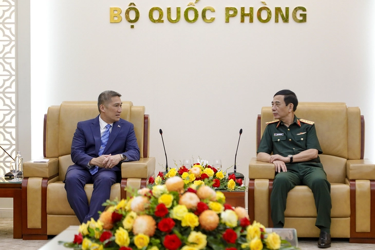 Đại tướng Phan Văn Giang tiếp Quyền Bộ trưởng Hải quân Mỹ Hùng Cao năm 2026 - Ảnh 1.