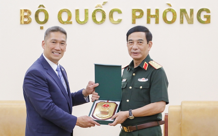 Quyền Bộ trưởng Hải quân Mỹ Hùng Cao thăm Hải quân Việt Nam - Ảnh 5.