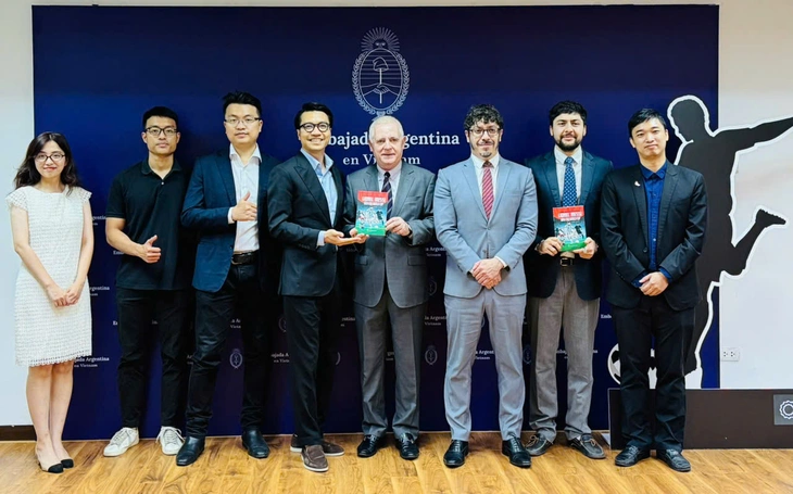 Đại sứ Argentina tại Việt Nam: 'Messi vẫn ở đỉnh cao, nhưng không trận nào dễ tại World Cup 2026' - Ảnh 1.