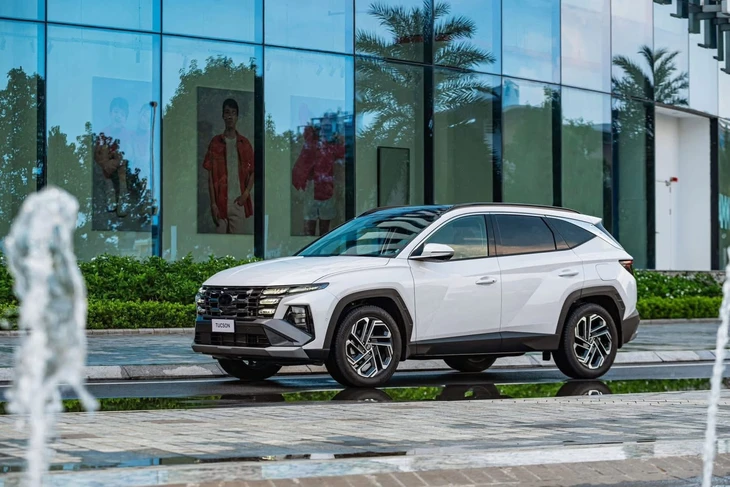 Tin tức giá xe: Hyundai Tucson giảm tới 100 triệu tại đại lý, 'đọ giá' với cả SUV B - Ảnh 1.