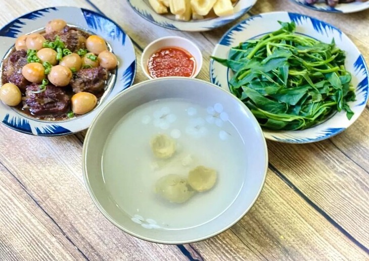 Sự thật món cocktail làm từ... rau muống đang gây chú ý - Ảnh 1.