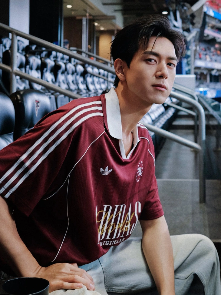 Lý Hiện làm khách mời khai bóng tại World Cup - Ảnh 3.
