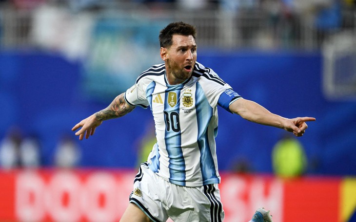 Video: Bàn thắng đưa Messi thành chân sút vĩ đại nhất World Cup - Ảnh 2.