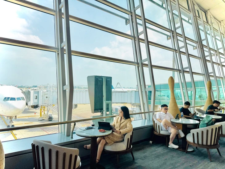 Tiềm năng phát triển dịch vụ của ACV tại các sân bay việt nam năm 2026 - Ảnh 2. Tiềm năng phát triển dịch vụ của ACV tại các sân bay việt nam năm 2026 - Ảnh 2.