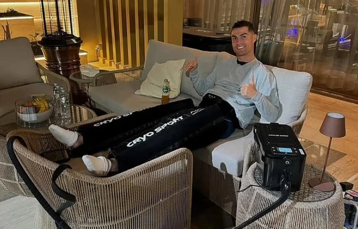 Vì sao Messi và Ronaldo đối lập trong cách ngủ? - Ảnh 1.