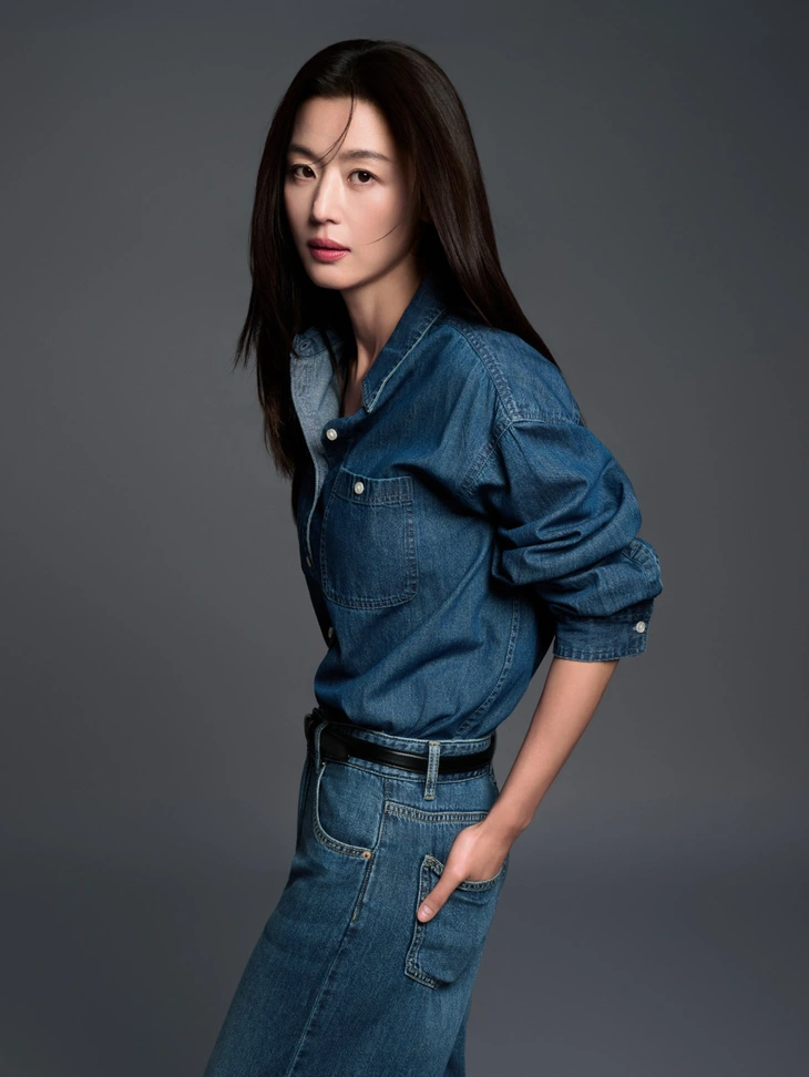 Khí chất sang trọng của 'mợ chảnh' Jun Ji Hyun - Ảnh 2.