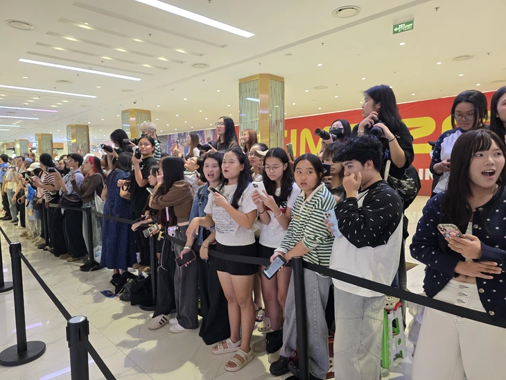 Quang Hùng MasterD thức trắng nhiều đêm làm nhạc cho Tinh hà say hi - Ảnh 4. Quang Hùng MasterD thức trắng 3 đêm làm nhạc cho Tinh hà say hi - Ảnh 3.