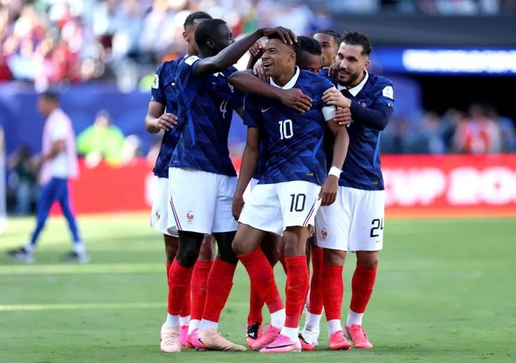 Vì sao nhiều ngôi sao World Cup mang giày màu hồng? - Ảnh 3.