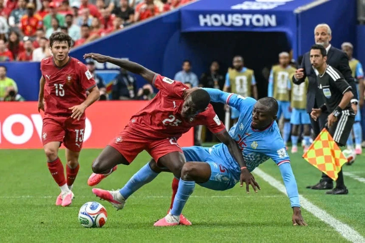 Vì sao nhiều ngôi sao World Cup mang giày màu hồng? - Ảnh 5.