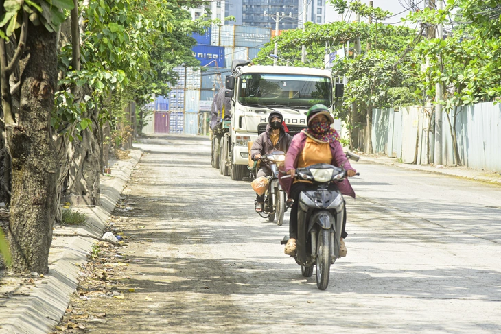 Phường Phú Thuận, TP.HCM khởi công xây dựng 4 tuyến đường, cư dân sắp thoát cảnh chạy giữa dòng container - Ảnh 4.
