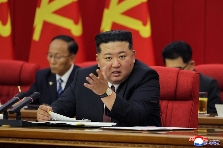Ông Kim Jong Un đặt mục tiêu phát triển kho vũ khí hạt nhân 'vượt lên trên thế giới' - Ảnh 1. Ông Kim Jong Un đặt mục tiêu phát triển sức mạnh quân sự 'vượt lên trên thế giới' - Ảnh 1.