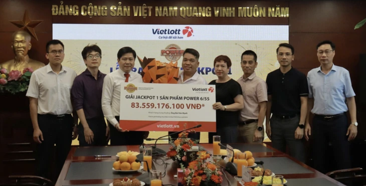 Chủ nhân Jackpot 83 tỉ tiếp tục trúng số lần thứ ba - Ảnh 2.