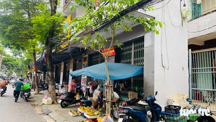Cận cảnh công trình siêu mỏng 13,8m² chắn trước nhà dân ở Đà Nẵng - Ảnh 6.