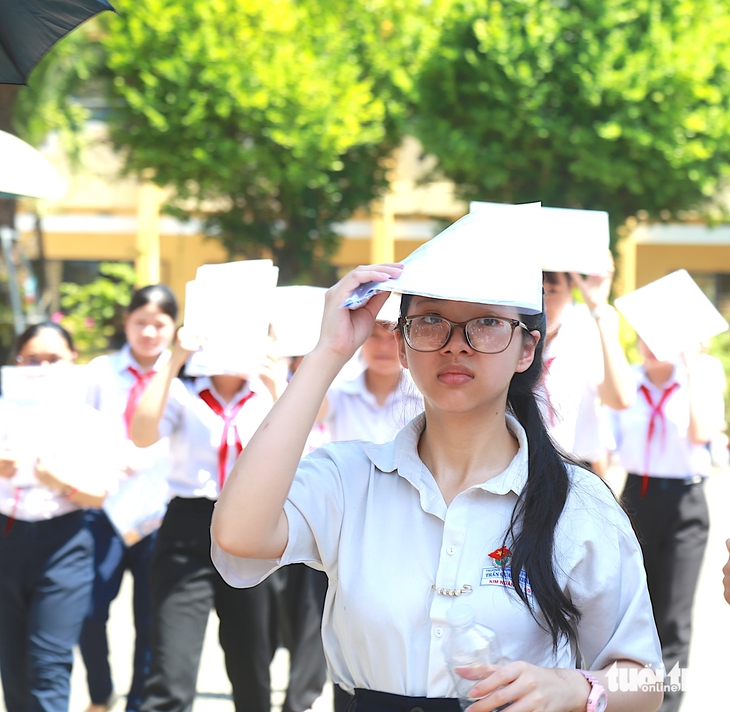 có trường 8 điểm chuẩn nhưng điểm trung bình trên 25 - Ảnh 1.