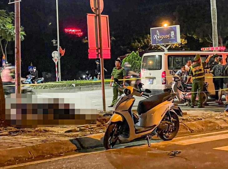 Hai vụ tai nạn trong đêm làm 3 người chết ở Hà Nội - Ảnh 1.
