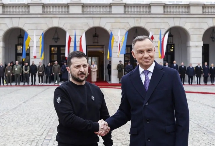 Phó chủ tịch Thượng viện Ba Lan trả lại huân chương của Ukraine - Ảnh 1.