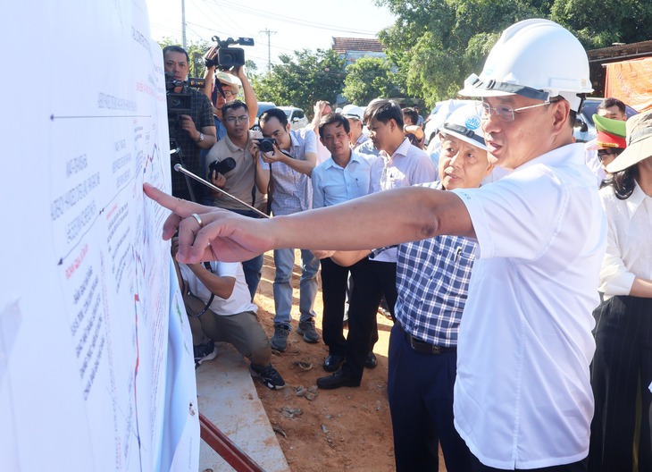 Bí thư Đà Nẵng yêu cầu GPMB đúng tiến độ đường liên kết vùng - Ảnh 1.