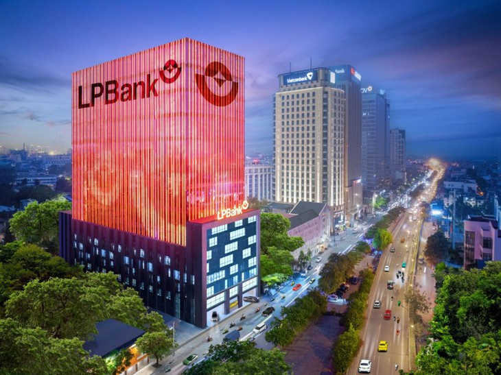 Lộ diện cổ đông mới của LPBank, bất ngờ cái tên ‘Phạm Nhật Vượng’ - Ảnh 1. Lộ diện cổ đông mới của LPBank, bất ngờ cái tên ‘Phạm Nhật Vượng’ - Ảnh 1.