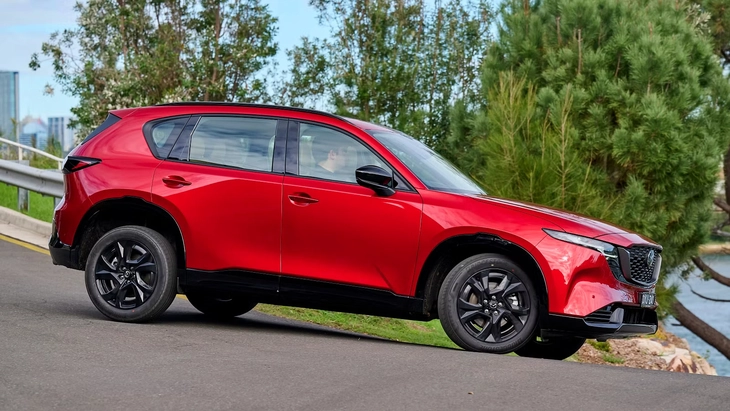 Mazda CX-5 hybrid mới hứa hẹn được định giá 'mềm' hơn đối thủ: Khó làm điều tương tự ở Việt Nam? - Ảnh 3.