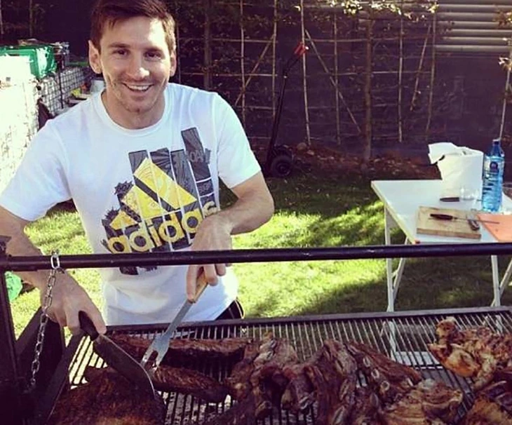 Vì sao Messi chọn thịt bò, Haaland lại ăn cá hồi ở World Cup 2026? - Ảnh 2.